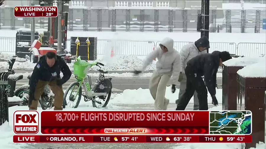 Washington enjoys fresh snow with snowball fights