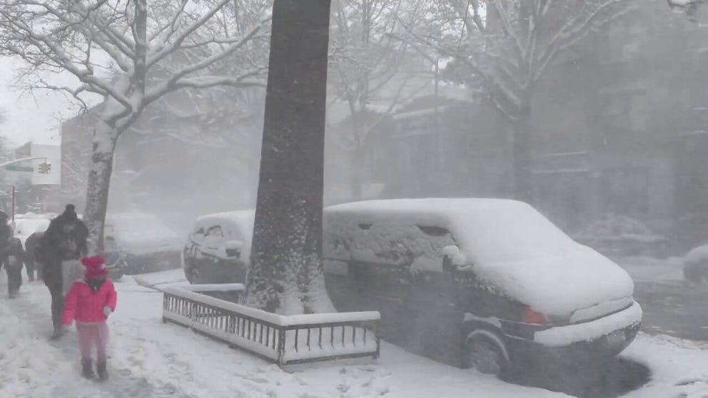New Yorkers woke to the city’s first snow of the season on Jan. 7, 2022, as a winter storm brought severe weather to the northeastern United States. This footage was captured by Rhona Tarrant in the Astoria neighborhood of Queens at about 8.20 a.m. Friday.