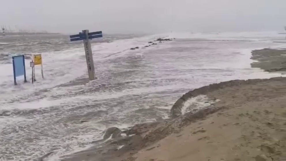 Storm Corrie brings gale-force wind gusts and churning seas to the Netherlands on January 31. (Video: @Dashuks via Storyful)