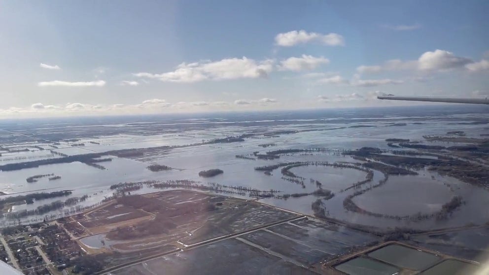 Helicopter footage shows flooding taking place along the Red River north of Oslo, Minnesota. (Video: David Singewald/Fred Remer via TMX)
