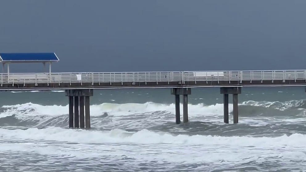 Double red flags flying at Orange Beach, Alabama on Thursday due to potentially life-threatening rip currents. (Video: @cityorangebeach/ Twitter)