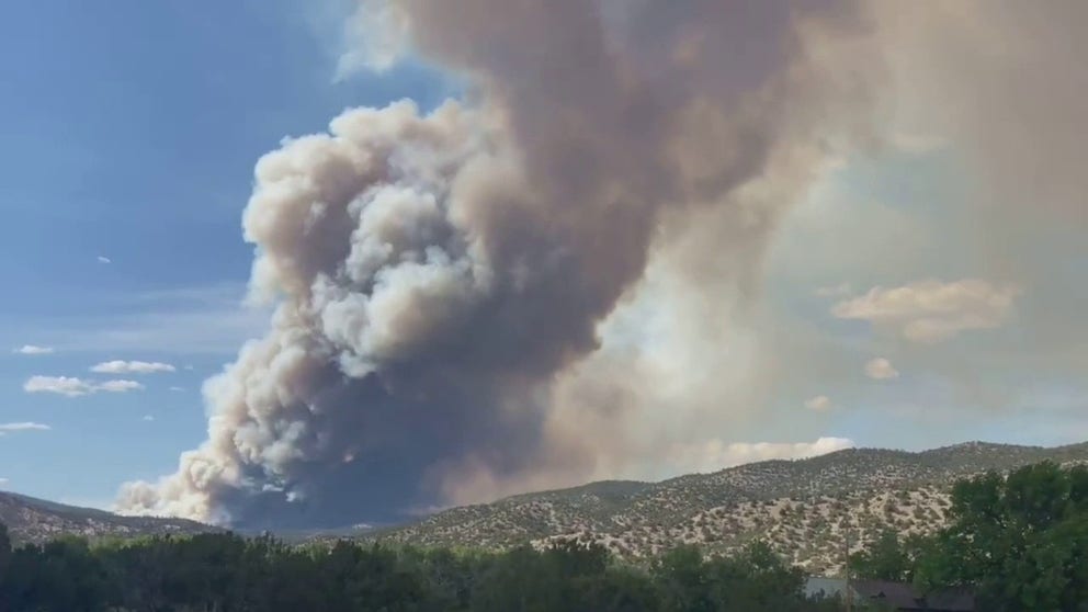 Thick smoke plumes billowed into the sky above northern New Mexico as the Midnight Fire continued to grow, officials said on Saturday, June 11.
This footage was captured by Mary Ellen Leonard, who said she filmed it near her home in El Rito on Friday afternoon.