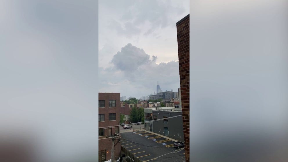 Tornado warning sirens go off in Chicago, Illinois. (Video: Nell Brennan)