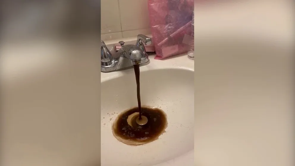 Brown water releases from a sink in Jackson, Mississippi during a boil-water notice. (Video: Molly Minta/Mississippi Today)