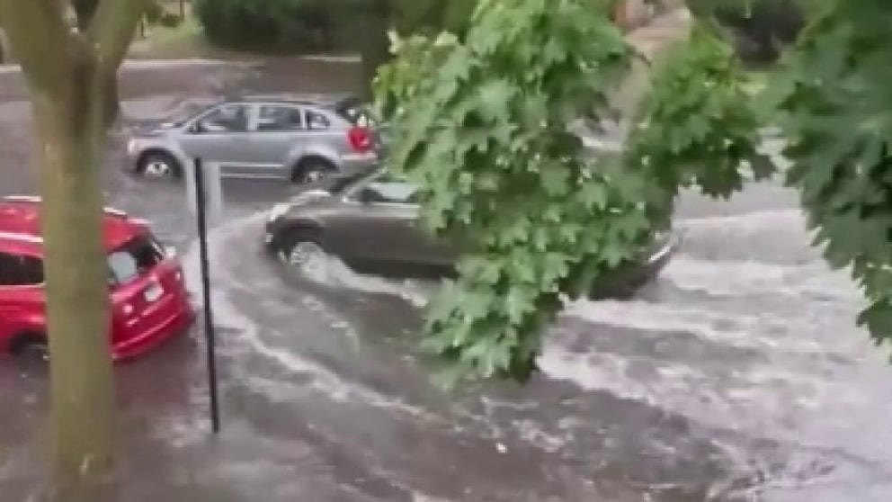Street floods in Chicago neighborhood | Latest Weather Clips | FOX Weather