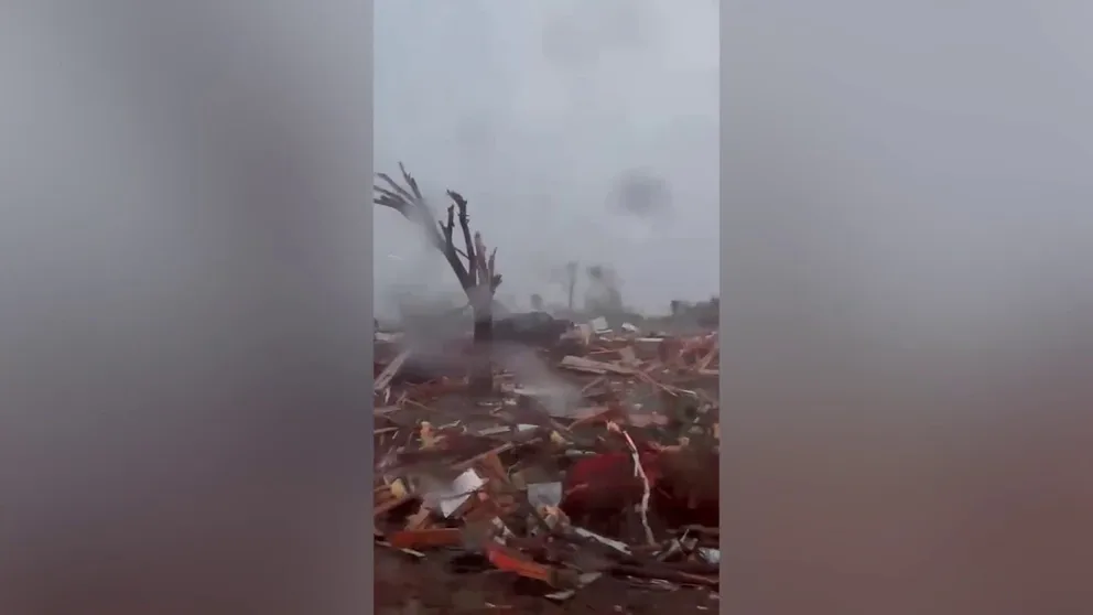 Tornado hits the small town of Powderly, Texas on Friday. (Credit: @dfwtx17/Twitter)