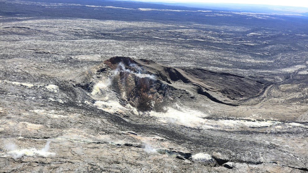 Mauna Loa rumbles on Hawaii's Big Island