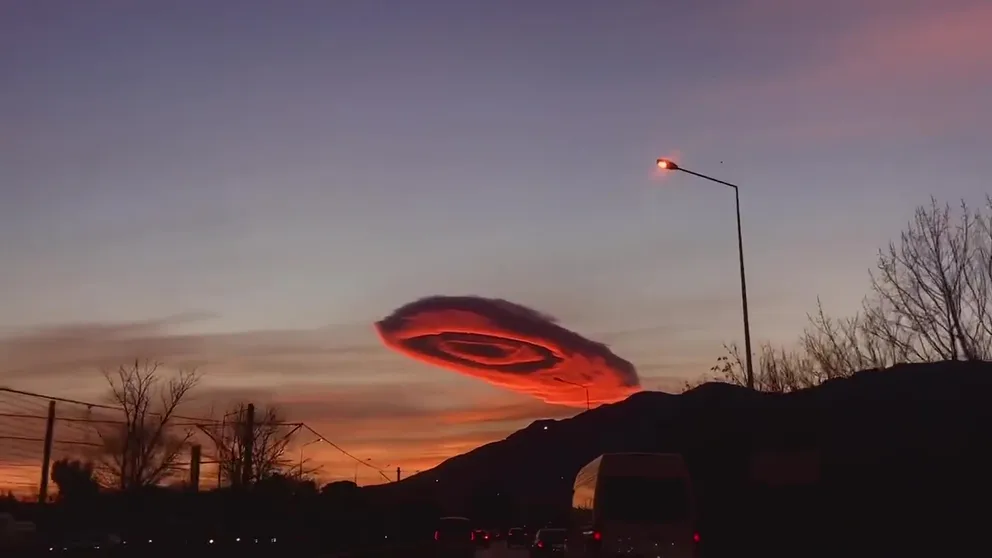 A UFO? Floating target? Atmospheric dart board? All three descriptions were apt for an unusual cloud formation that floated over Bursa, Turkey on Thursday morning. (Credit: @firuzedr16 via Spectee / TMX)