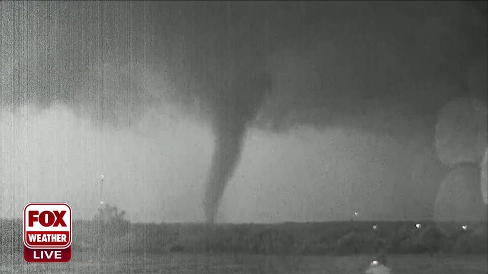 Tornado forms quickly in Cole, Oklahoma on Thursday night | Latest ...