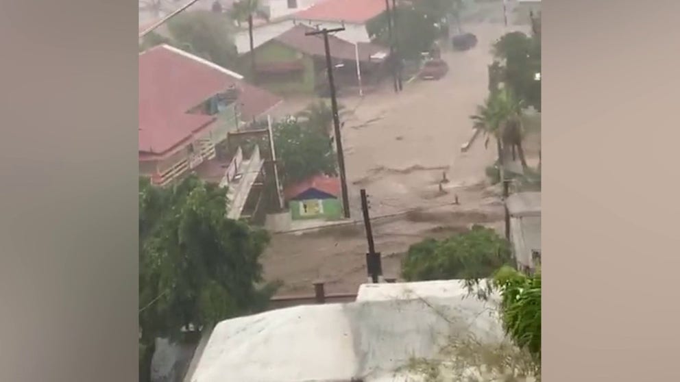 Video shot in Santa Rosalia in Baja California Sur shows streets turned into rushing rivers of floodwater from torrential rains brought by Hilary over the weekend. (Courtesy: Yordy Meza / Facebook)