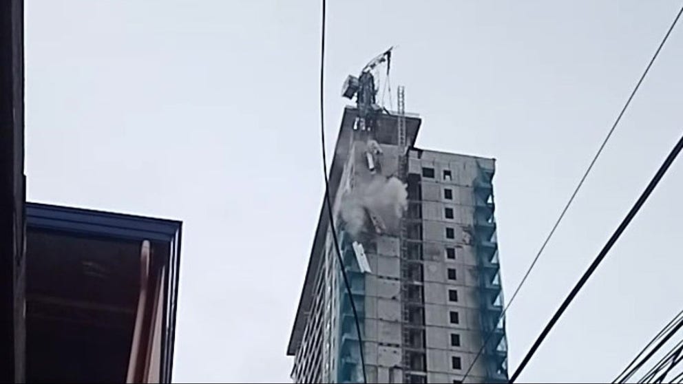 A crane toppled to the ground in the wake of a deadly Magnitude 6.7 quake that struck the Philippines Friday. (Video courtesy: Nilo Pateno via Storyful)