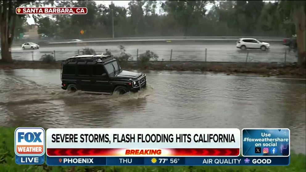 Watch Good Samaritan Rescues Passengers Trapped By Rising Floodwater In California Fox Weather
