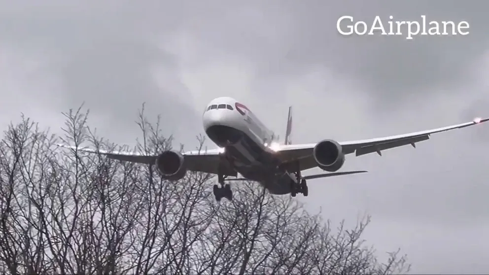 Multiple airline jets attempt to land during powerful winds from Storm Gerrit at London Heathrow Airport. (Video Credit: GoAirplane via Storyful)