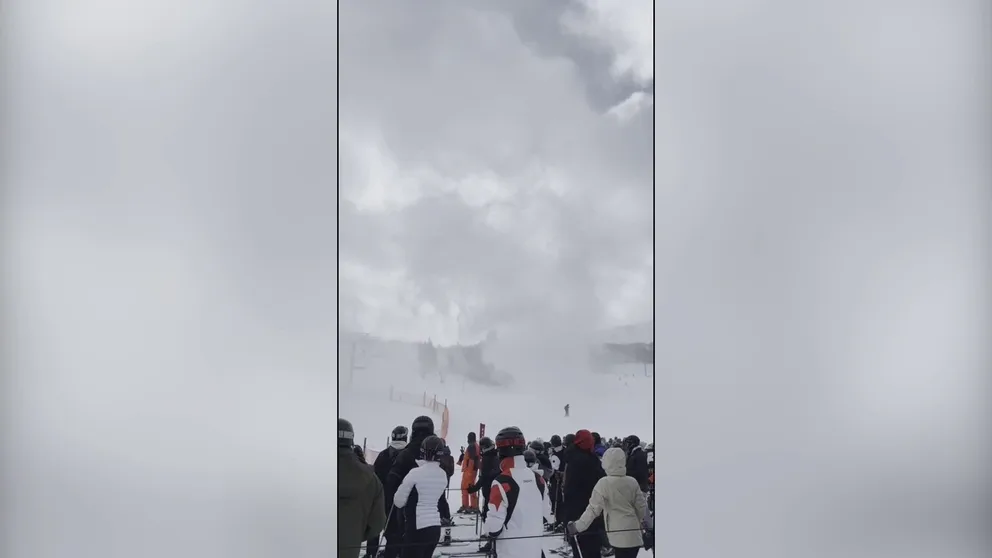 An impressive snownado amazed a crowd at a ski resort in Breckenridge, Colorado. The phenomenon was caused by extremely strong winds earlier this week.