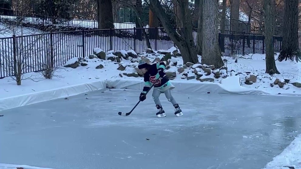 One avid hockey fan decided to take advantage of the Arctic blast and built a makeshift, pop-up hockey rink in a Morris County, New Jersey backyard.