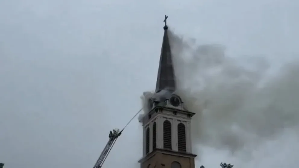 Witnesses say a lightning bolt hit a church steeple in Madison, Wisconsin moments before smoke and flames broke out. (Video courtesy: Nate Moll)