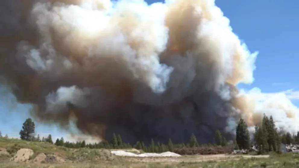 The Darlene 3 fire has burned more than 24,000 acres in the Deschutes National Forest about 30 miles from Bend, Oregon. (Video courtesy: HAZE Media via Storyful)