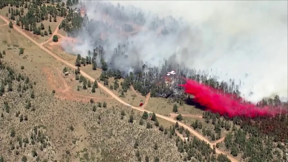 Video shared by KDVR shows aircraft dumping fire retardant on the Stone Canyon Fire as flames continue to rage north of Denver.