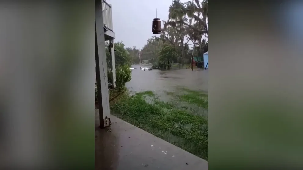 Footage shot in Tampa Bay shows this waterfront property being lashed by wind and rain. (Courtesy: @JodiBisback / X)