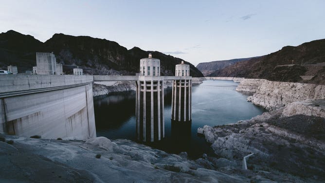 Hoover Dam, Lake Mead