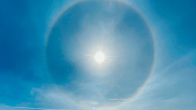 22 degree sun halo