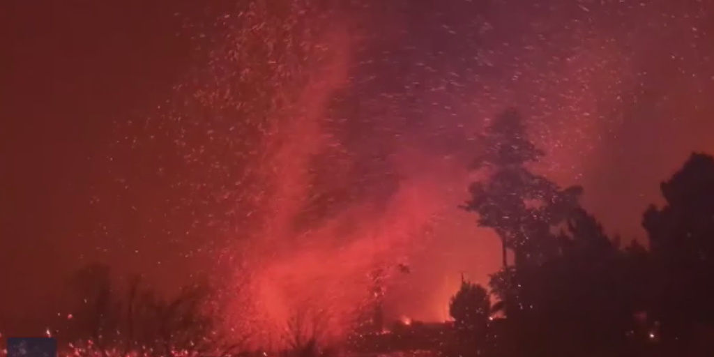 Firenado Swirls Amid Raging Dixie Fire In Northern California Fox Weather 5138