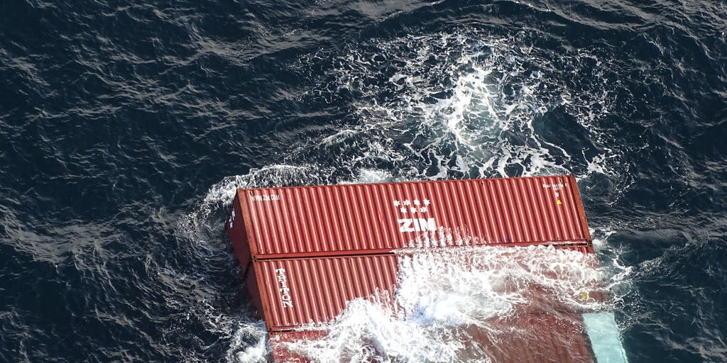 40 shipping containers tossed into ocean off Washington during rough