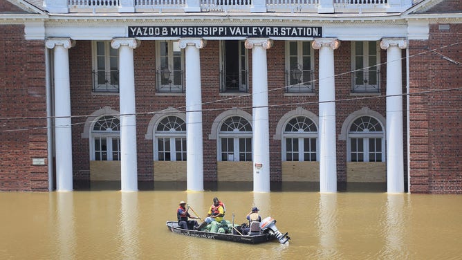 City workers transport a load of sandbags to be used in re-enforcing a levee gate past the Yazoo & Mississippi Valley Railroad Station May 11, 2011 in Vicksburg, Mississippi.