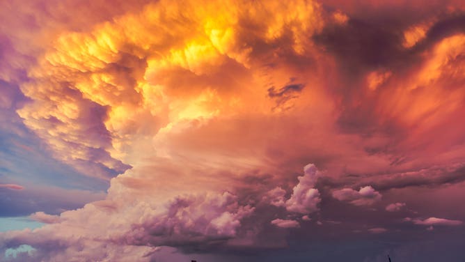 Cumulonimbus thunderstorm cloud