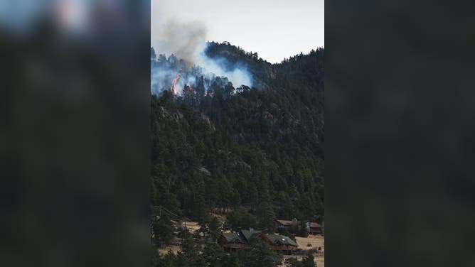 The Kruger fire continues to burn on November 16, 2021 in Estes Park, Colorado. (Photo by RJ Sangosti/MediaNews Group/The Denver Post via Getty Images)