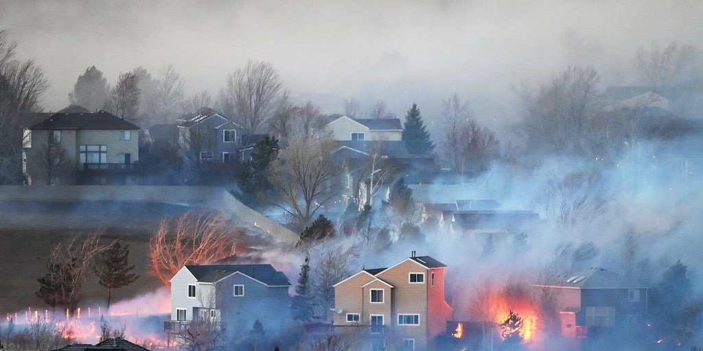 Boulder Fire Fueled By 100 Mph Winds A Firefighter S Worst Fears   GettyImages 1362007101 