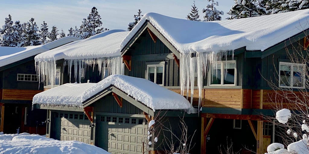 PHOTOS: Massive icicles hang out amid arctic blast in Pacific Northwest ...