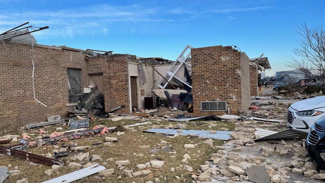 ‘Cover up! Here we go!’ Nurse recounts tornado that ripped through ...