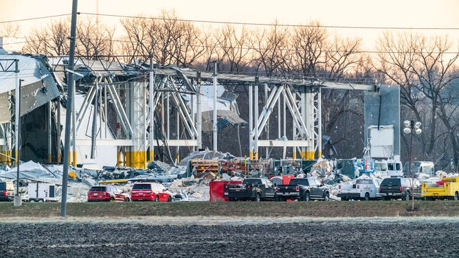 Amazon Warehouse tornado damage IL 12/21