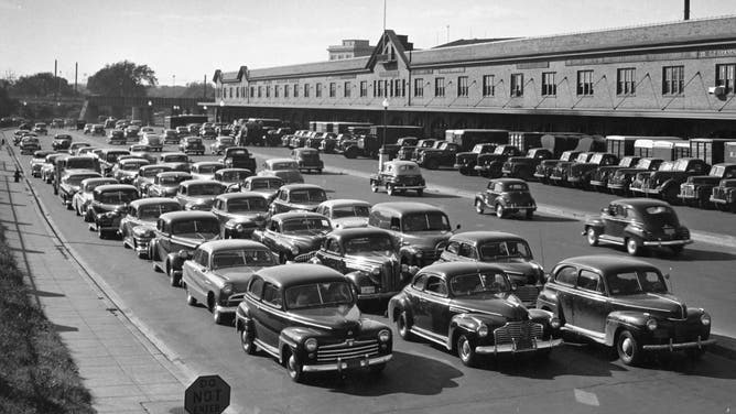 Traffic on Maine Avenue in Washington D.C. in 1949.