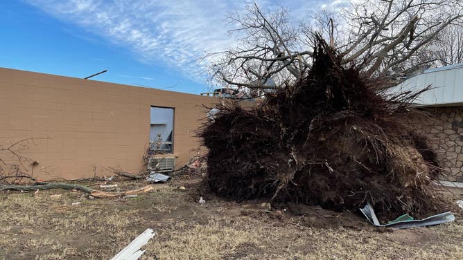 ‘Cover Up! Here We Go!’ Nurse Recounts Tornado That Ripped Through ...