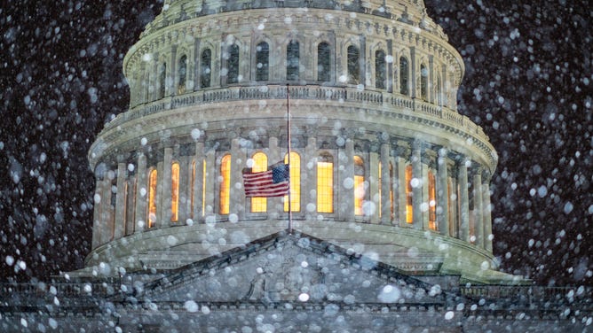 WASHINGTON, DC - JANUARY 03: Snow falls over the U.S. Capitol Building on Monday, Jan. 3, 2022 in Washington, DC. A winter storm warning for the District and adjacent counties until Monday afternoon. (Kent Nishimura / Los Angeles Times via Getty Images)