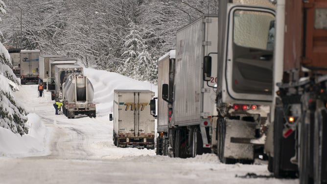 Photos: Snow Piles Up At Levels Not Seen In Decades At Washington's ...