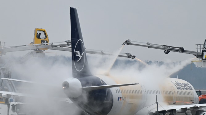 Does every plane need deicing? The safety measure was not always
