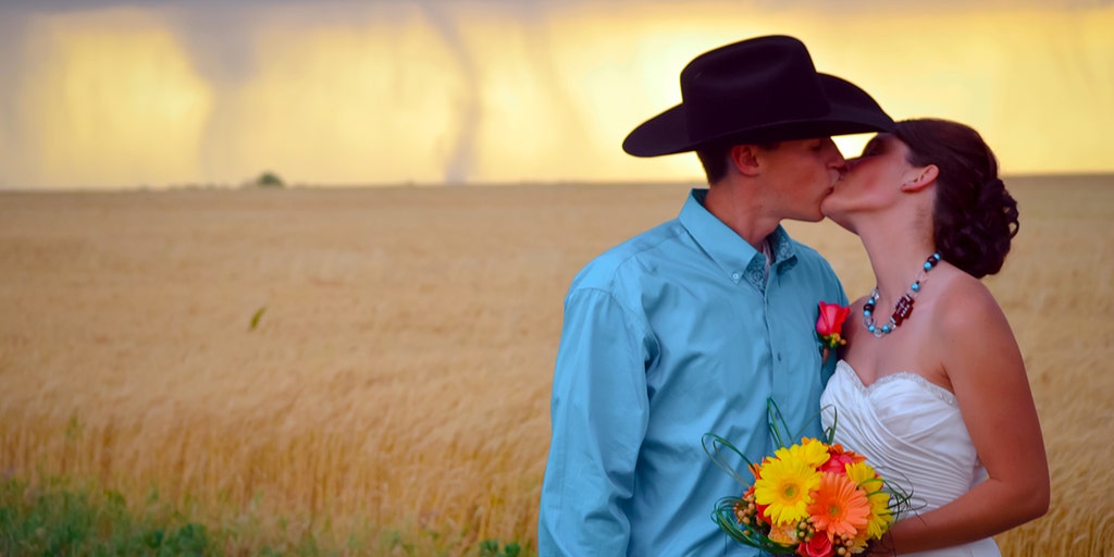 Whirlwind Romance Follows After Tornado Crashes Kansas Couple S Wedding