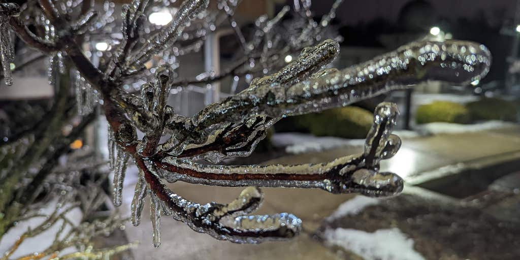 Northeast braces for flash freeze, just after coast-to-coast storm sparks travel chaos