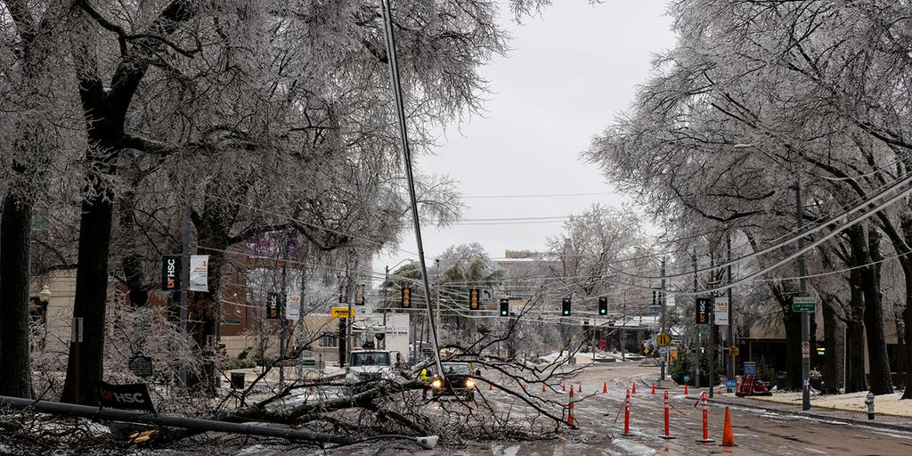 Winter storm knocks out power to more than 400,000 across US | Fox Weather