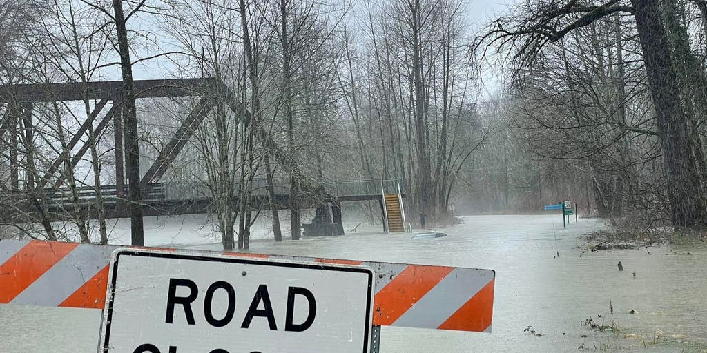 Recordbreaking rainfall brings flooding to Pacific Northwest