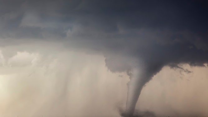 A stove pipe tornado cuts its way through a field in Minneola, Kansas, 24 May 2016.