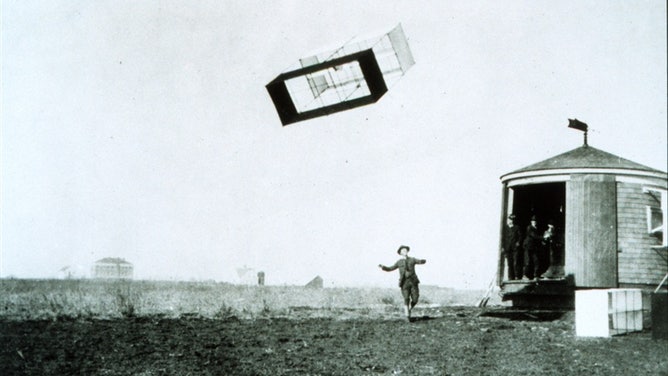 Kite operations at an aerological station, ca. 1900.