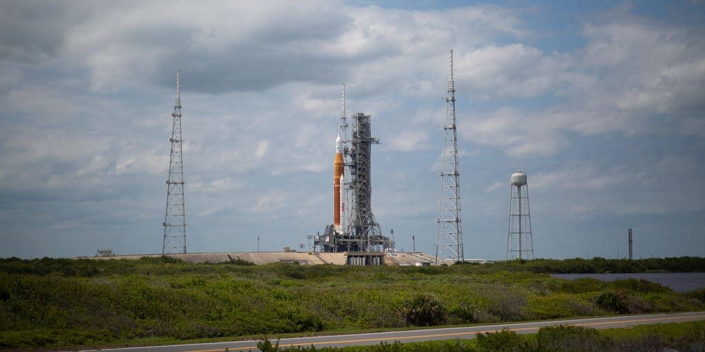 NASA's Artemis moon rocket going back to VAB after technical issues ...