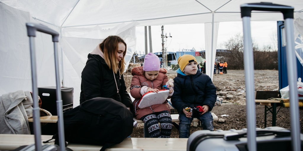 Space-based internet helps refugees fleeing Ukraine | Fox Weather