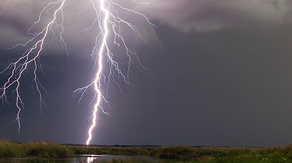 Lightning kills man, injures 2 sheltering from storm in New York