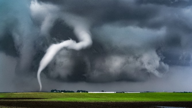 'Girls Who Chase' empowers girls and women through storm chasing | Fox  Weather