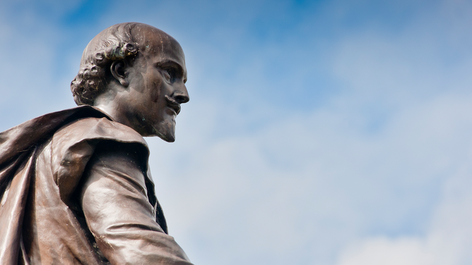 Statue of William Shakespeare in Stratford-upon-Avon, England.